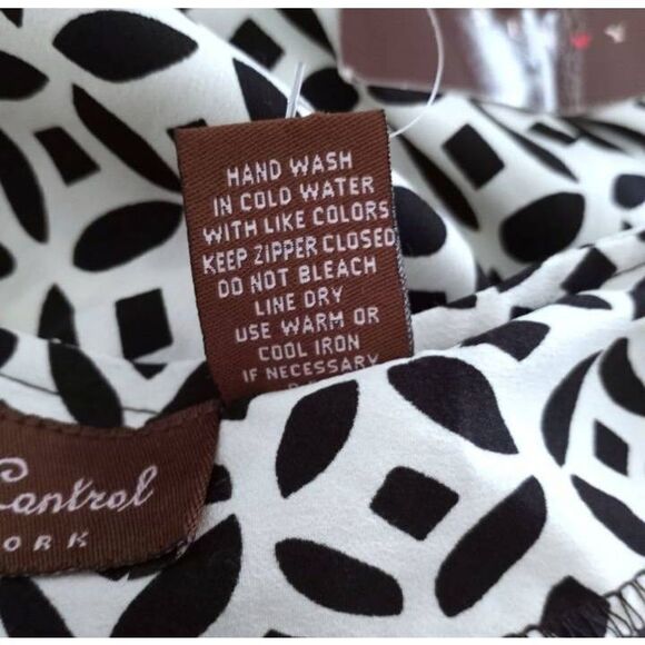 SPEED CONTROL NEW YORK BLACK & WHITE DRESS SZ.S EUC. - Picture 7 of 8